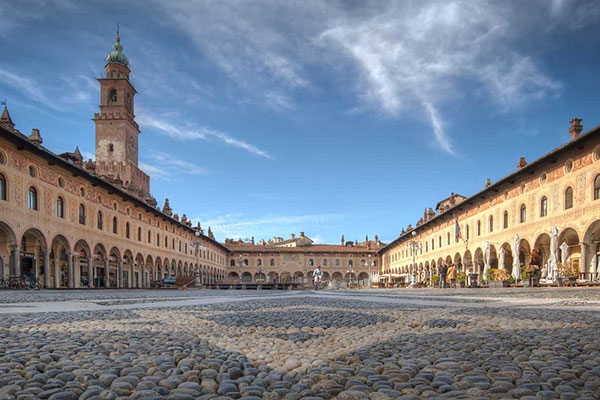 studio-gallery-vigevano-piazza.jpg